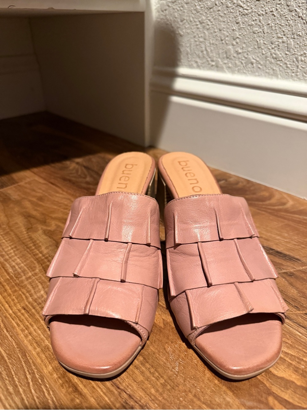 Bueno Women's Pink Leather Slide Sandals size 38 never worn